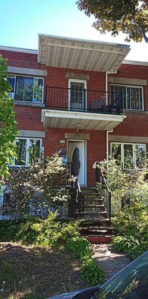 5 1/2 semi-meublé rénové à louer - Photo 1