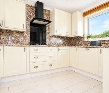 Luckhurst Gardens, Cliftonville, Margate, CT9 3EU, Kent - Photo 3