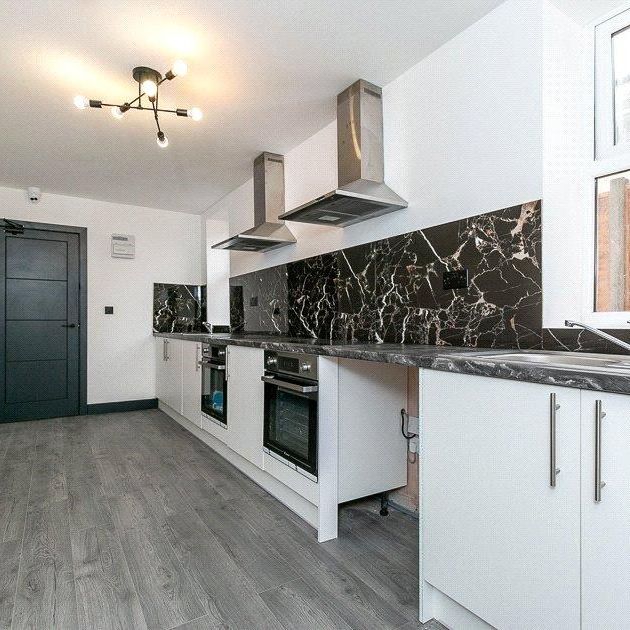 Property to rent - Photo 2