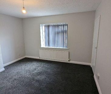 2 bedroom end of terrace house to rent - Photo 2