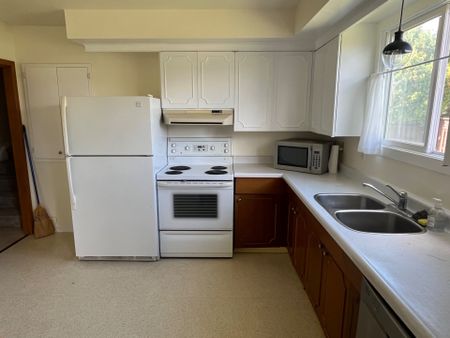 For Lease - 143 Downing Crescent Unit# Upper, London South, Ontario - Photo 2