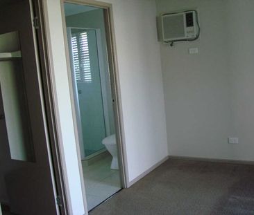 Relaxed coastal lifestyle - Photo 6