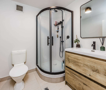 Chic 2BR Apartment with Extras! Water included! - Photo 6