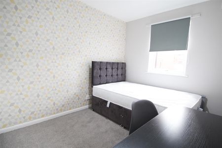 Westfield Court, Westfield Road, Hyde Park, LS3 1DL, Leeds - Photo 4