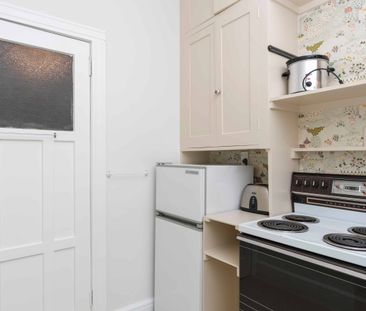 Inner city apartment - Partially Furnished - Photo 5