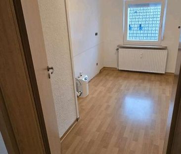 Frisch renovierte 2-Zimmer-Dachgeschosswohnung - Photo 1