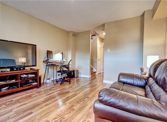 Spacious 3-Bedroom Home in Welland! - Photo 1