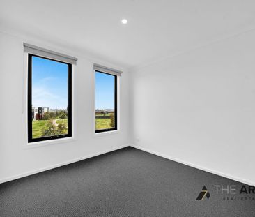 Modern Brand New 4 Bedroom Townhouse for Rent - Photo 3
