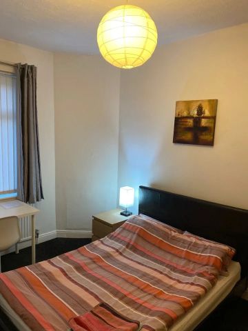 3 Bed Terraced House, Ventnor Street, M6 - Photo 2