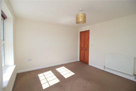 3 bedroom end of terrace house to rent - Photo 4