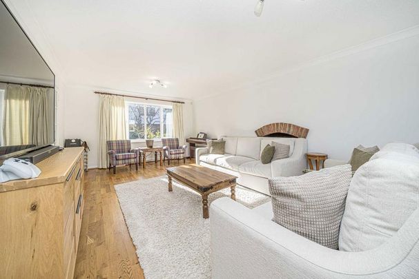 5 bedroom detached house to rent - Photo 1