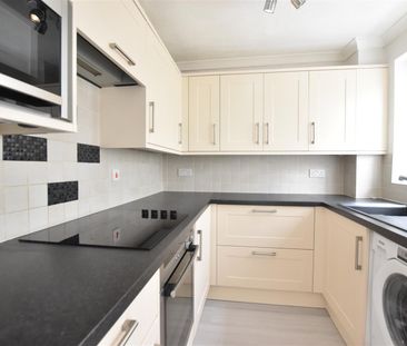 Pound Court, Ashtead - Photo 1