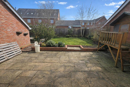 4 bedroom detached house to rent - Photo 5