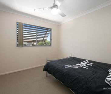 Spacious 3 Bedrooms Unit with low maintenance facilities - Photo 4