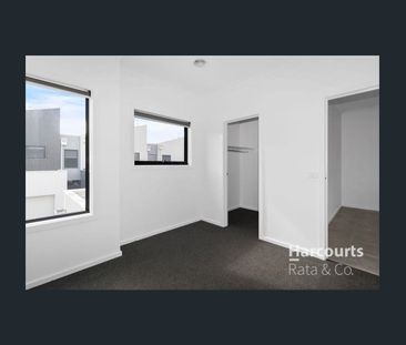 Spacious and Modern 3-Bedroom Home in Wollert - Photo 2