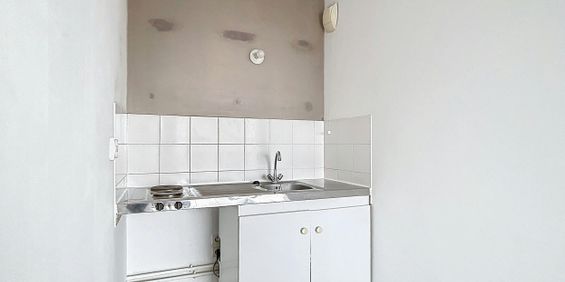 Villeurbanne : Etage élevé T1 avec cuisine aménagée et garage - Photo 3