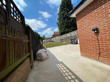 3 bedroom semi-detached house to rent - Photo 2