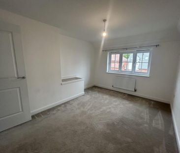 4 bedroom detached house to rent - Photo 3