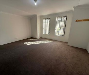 Newly Refreshed Spacious Home - Photo 5