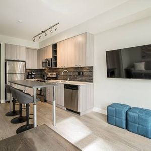 Stunning Penthouse - Photo 2