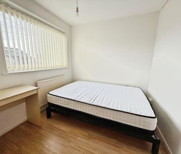 4 bedroom terraced house to rent - Photo 2