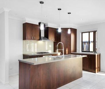 Charming 3-Bedroom Residence in Tarneit - Photo 6
