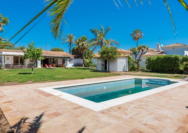 Beachside villa close to amenities in San Pedro