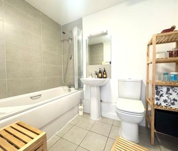 2 bedroom flat to rent - Photo 3