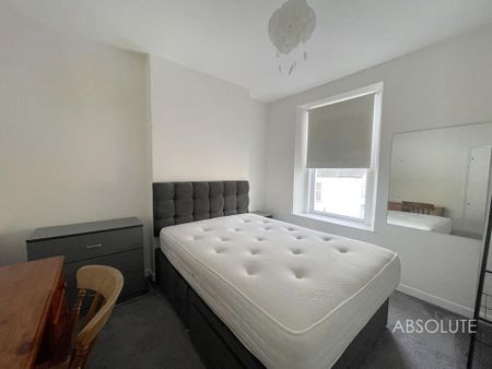 3 bedroom flat to rent - Photo 3