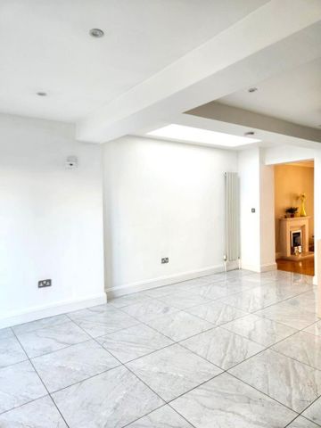 4 bedroom terraced house to rent - Photo 2