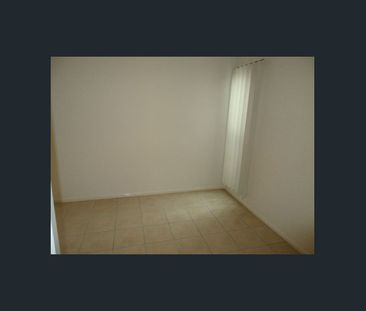 A GREAT PRICE FOR A GREAT HOUSE AND A GREAT LOCATION PLUS AIR-CON - Photo 3