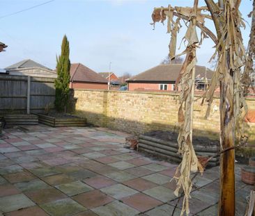 2 bedroom semi-detached bungalow to rent - Photo 2
