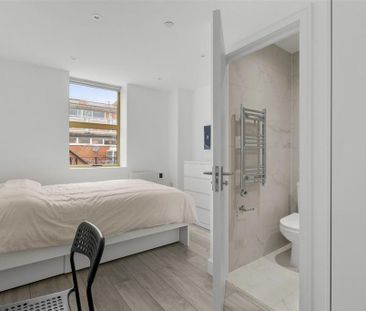 1 bedroom in a house share to rent - Photo 2