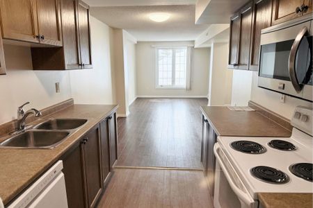 For Lease - 175 Stanley Street Unit# Main Floor of Unit 5, Barrie, Ontario - Photo 2