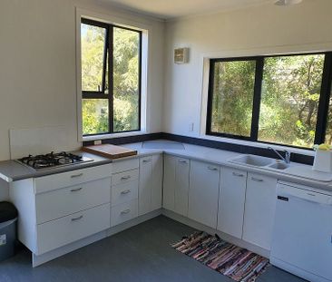 2 Bedroom Sunny Art Deco Style in Paparangi - Photo 5