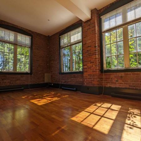 **Pet friendly** Heritage Building with Exposed Brick - 2 Bdr 1 Bath - Photo 1