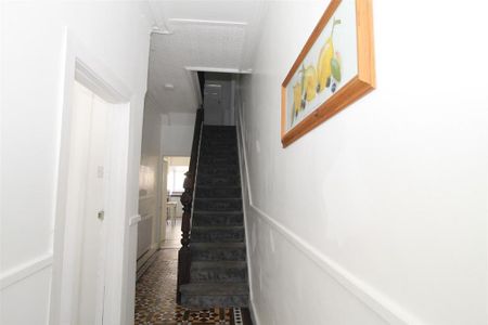 6 bedroom house to rent - Photo 2