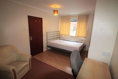 5 bedroom terraced house to rent - Photo 4