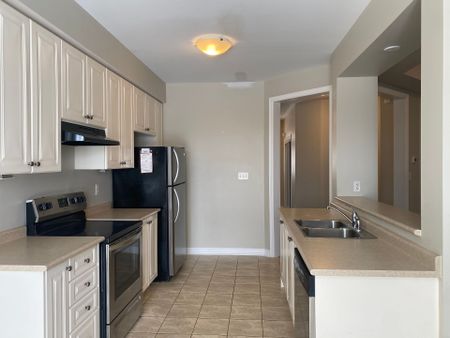 For Lease - 2019 Trawden Way Unit# 63, Oakville, Ontario - Photo 4