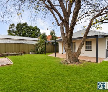 SUN-FILLED CBD COTTAGE - Photo 5
