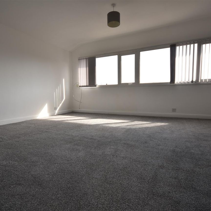 West Vale, Neston - Photo 1