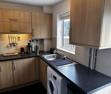 2 bedroom semi-detached house to rent - Photo 2