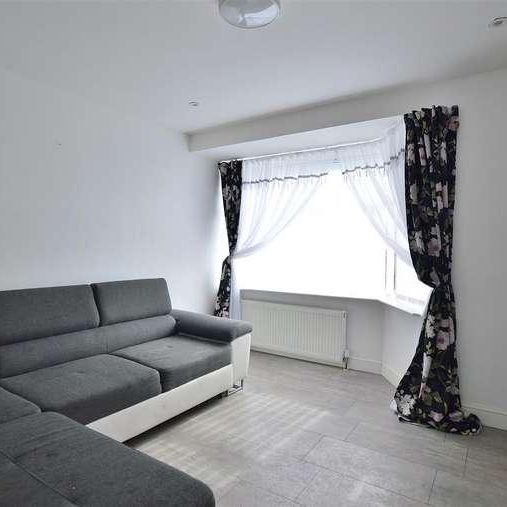 Salt Hill Way, Slough, SL1 - Photo 1