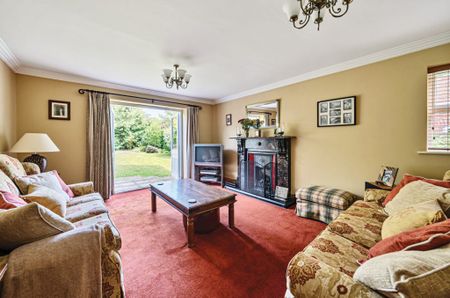 4 Bedroom House - Manor Road, Durley - Photo 5