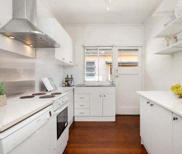 CHARMING EAST BRISBANE GEM JUST MINUTES FROM THE CBD - Photo 6