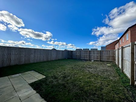 3 bedroom semi-detached house to rent - Photo 4