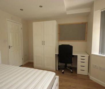 6 bedroom semi-detached house to rent - Photo 2