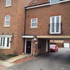 2 bedroom mews to rent - Photo 3