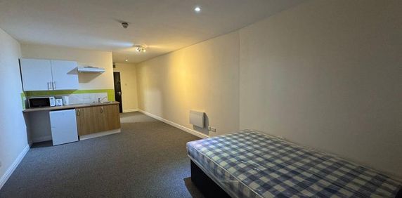 Studio to rent - Photo 2