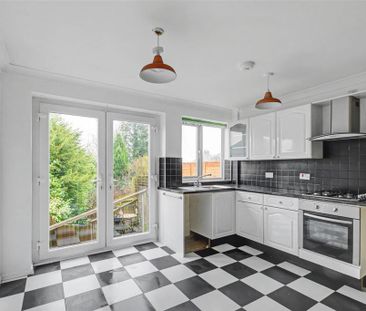 2 bedroom end of terrace house to rent - Photo 3